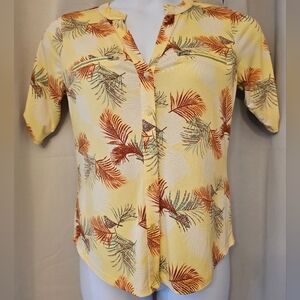 Sz M Women’s Yellow Tropical Print Button-Front Top